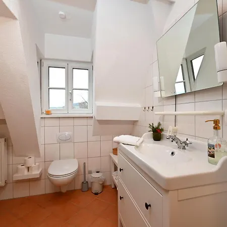 Tuermerstube - In Der Hinterburg - Mit Aufzug, Parkplatz, E-ladestation & Garten - Hunde Willkommen Apartment Schlitz